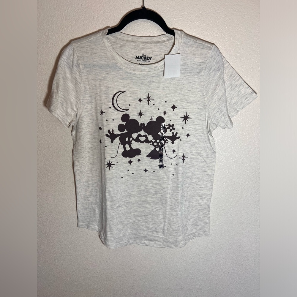 Disney Mickey & Minnie Moonlight Kiss Graphic Tee – Size M – New with Tags